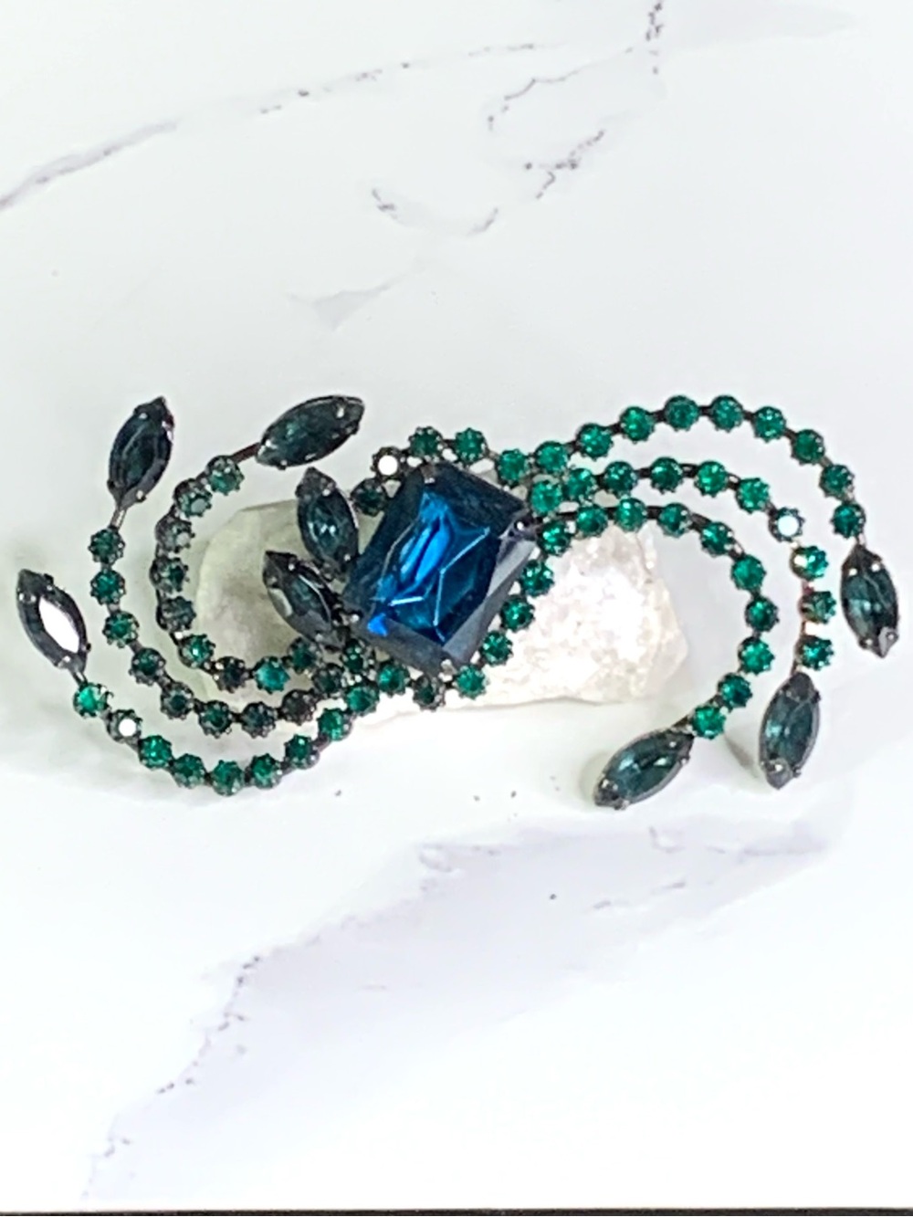 Vtg Unsigned Juliana Style Emerald Green Blue Rhinestone Cascade Brooch